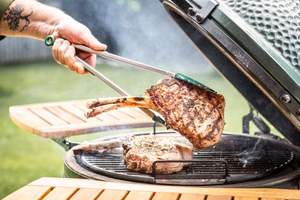 Livar tomahawk van de Big Green Egg